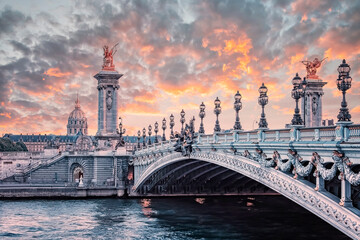 Pont Alexandre III à Paris au coucher du soleil