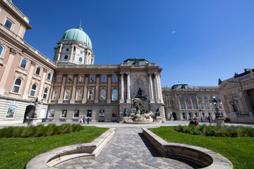 BUDAPEST PALACE. CASTEL AND FOUNTAIN