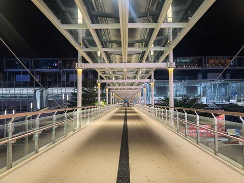pedestrian bridge in the city nightline 