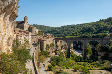 Fototapeta premium Old stone bridge in the French village of Minerve over the river Cesse.