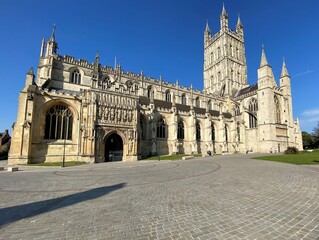 A view of Gloucester Cathedral in the evening sun - obrazy, fototapety, plakaty