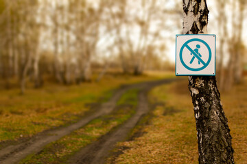 The sign on the tree prohibits invasion of the territory. Movement restrictions concept.