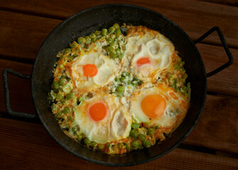 recipe for green peas with ham and poached eggs.