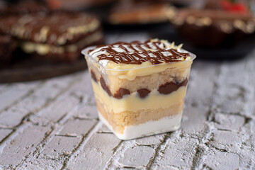 Pot cake - Vanilla cake with whipped cream and brigadeiro