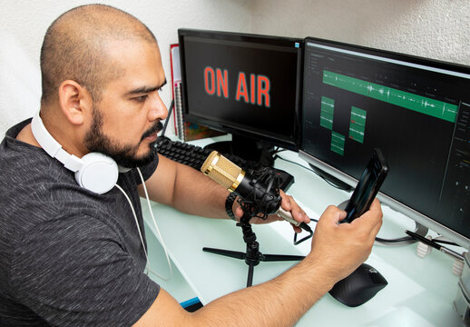 รูปภาพLocutor – เลือกดูภาพถ่ายสต็อก เวกเตอร์ และวิดีโอ198 | Adobe Stock