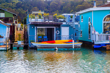 Fototapeta na wymiar Colorful house boats floating on water in Sausalito, March 2016: San Francisco , USA