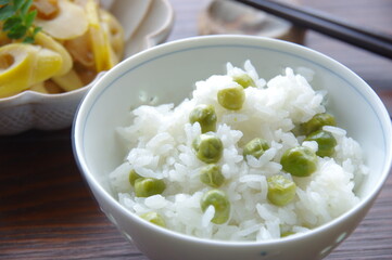 グリンピースご飯　豆ごはん　家庭料理
