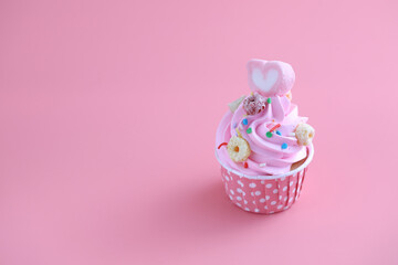 cupcake isolated in pink background