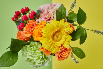 リビングに飾ってる綺麗な花の様子