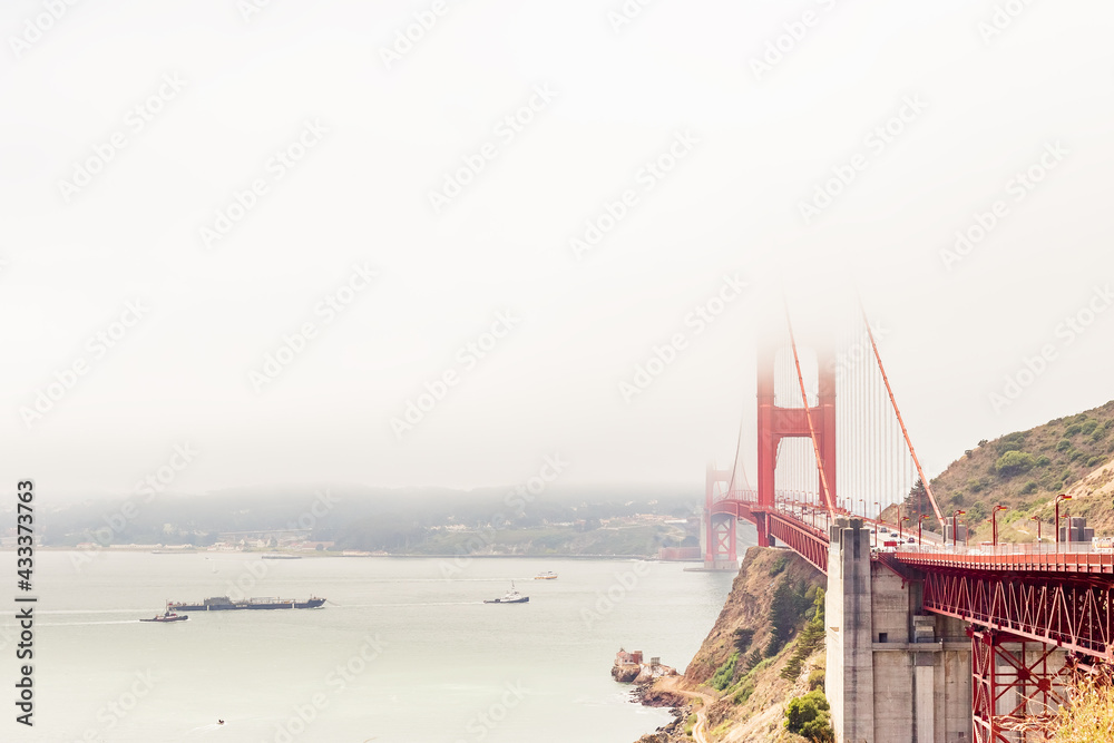 Wall mural golden gate bridge in san francisco, california