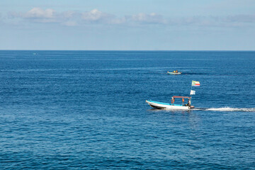 Bateau rapide sur l'océan indien