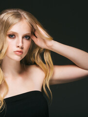Obraz premium Blonde hair woman beautiful face long hair