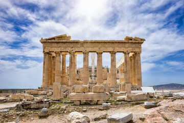 Obraz premium The ancient Parthenon Temple at the Acropolis of Athens, Greece, on a sunny day without people