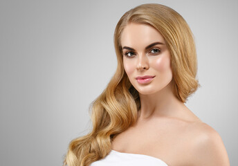Naklejka premium Beautiful woman with long healthy blonde hair beauty skin perfect eye lashes