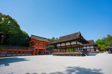 京都　下鴨神社の舞殿と楼門