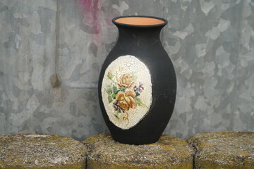 Keramik Vase mit Dekor aus Blumen