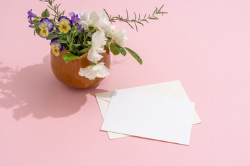 花とメッセージカード