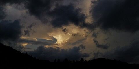 Obraz premium nube, nata, fondo escritorio, saliendo de la tormenta, cielo, tarde, chocolate, fondo pantalla, esperanza, luz al final del túnel, ciclo génesis, calma, nubarrones 