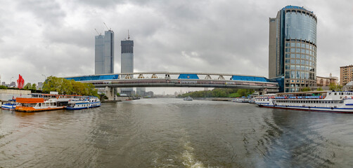 Naklejka premium Transport bridge over the Moskva River in the russian capital on a cloudy day. Moscow, Russia