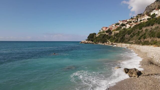 plage paradisiaque des Alpes-Maritimes - France