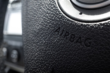 自動車のハンドルにあるエアバッグの表記
