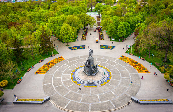 Taras Shevchenko monument at Sumskaya street in Kharkov, aerial view