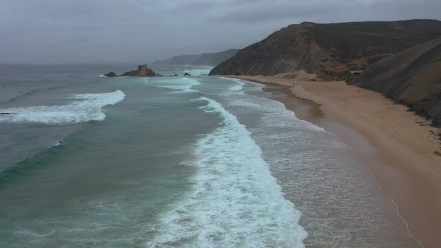 Insel Teneriffa bei wolkigem Wetter aus der Luft