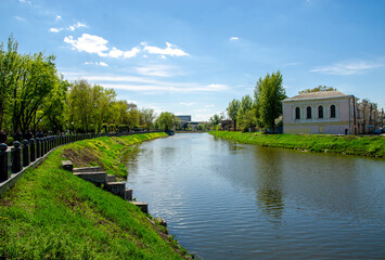 Fototapeta na wymiar Beautiful view of the river in spring in the city of Kharkov, Ukraine