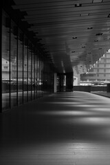 静かな商店通り、夕刻の街