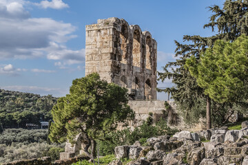 Obraz premium Top view of Greek ruins of Odeon of Herodes Atticus (161AD) - stone Roman theater at the Acropolis hill. Athens, Greece.