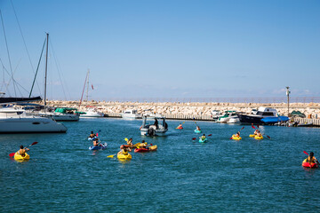 Obraz premium Children are trained to swim in kayaks, Ashdod, Israel