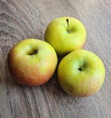 apples on a wooden table