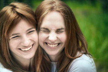 Obraz premium Portrait of two young women smiling