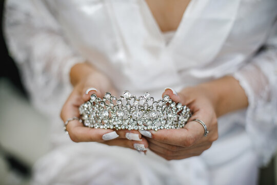 casamento com coroa de uma princesa.