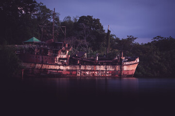 Bateau &eacute;chou&eacute;