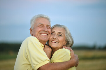 Obraz premium portrait of beautiful caucasian senior couple in the park