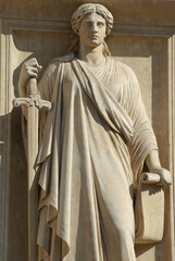 Statue du palais de justice à Paris, France