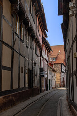 Gasse in der Altstadt von Einbeck in Niedersachsen, Deutschland 