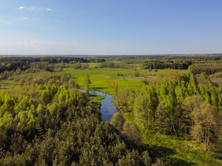 Obraz premium Flight over a small river on a sunny spring day. 