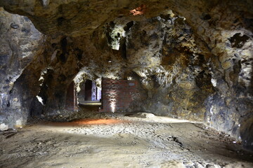 Jaskinia Smocza Jama pod wzgórzem Wawelskim w Krakowie