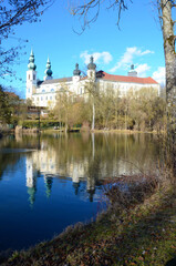 Teich beim Kloster Puchheim im Frühjahr, Österreich, Europa - Pond at Puchheim Monastery in spring, Austria, Europe © Spitzi-Foto