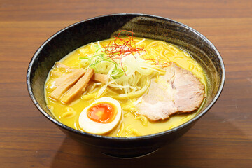 黒鉢のカレーラーメン