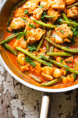 Red curry with cod and green beans 
