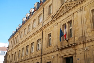 Façade du prestigieux et ancien collège et lycée Charlemagne, célèbre école à Paris (France) - obrazy, fototapety, plakaty