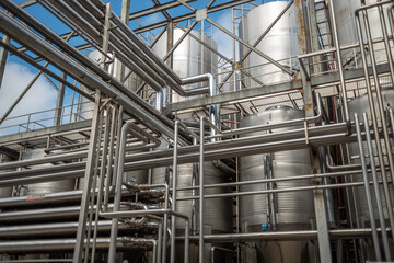 Stainless steel reservoirs for wine making