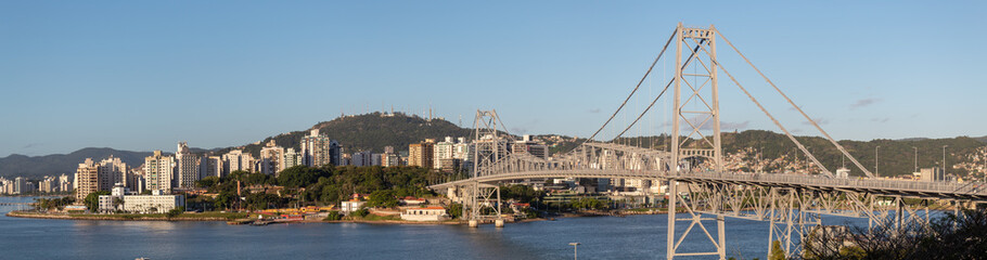 panorâmica  da ponte de Florianópolis com a Ponte Hercílio Luz e a Ponte Pedro Ivo, Ponte Colombo Salles, Santa Catarina, Brasil, florianopolis