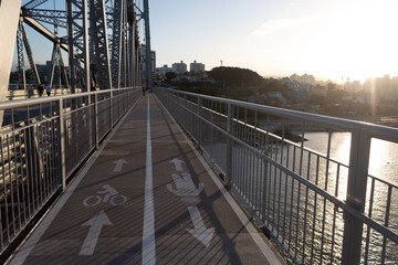 ciclovia  e caminho para os pedestres da Ponte Hercílio Luz, Florianópolis, Santa Catarina, Brasil, Florianopolis