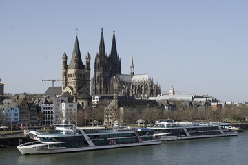 Blick von der Deutzer Br&uuml;cke auf Gross St. Martin und K&ouml;lner Dom - View of Gross St. Martin and Cologne Cathedral from the Deutz Bridge
