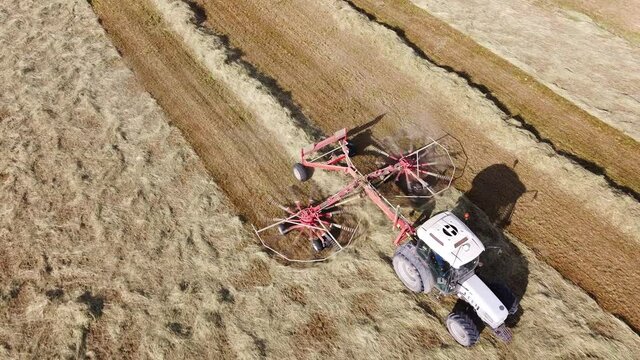 tedder agricultural machine
