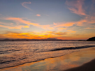 Fototapeta na wymiar purple sky sunset on the beach